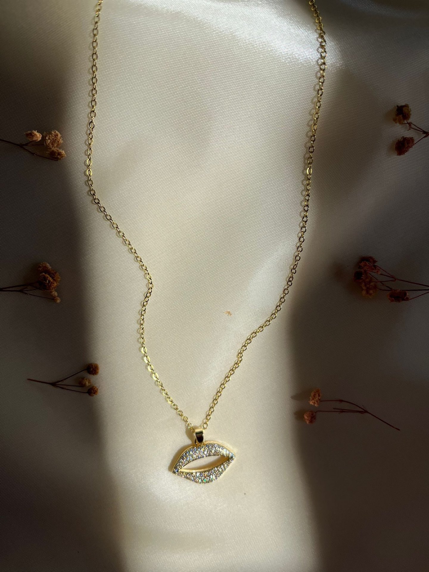 Işıltılı Dudak Tasarım  Kolye - Görsel 1