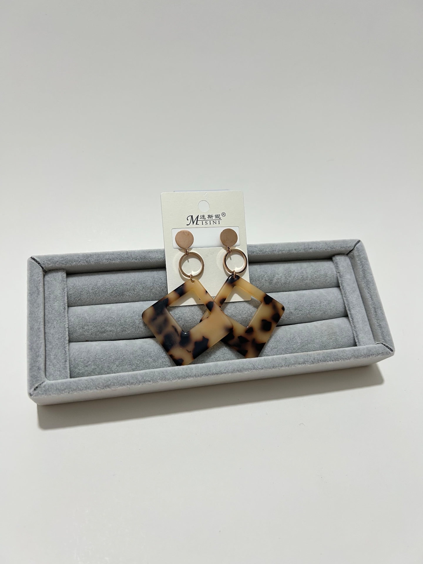 Leopar Desenli Geometrik Sallantılı Küpe - Görsel 1