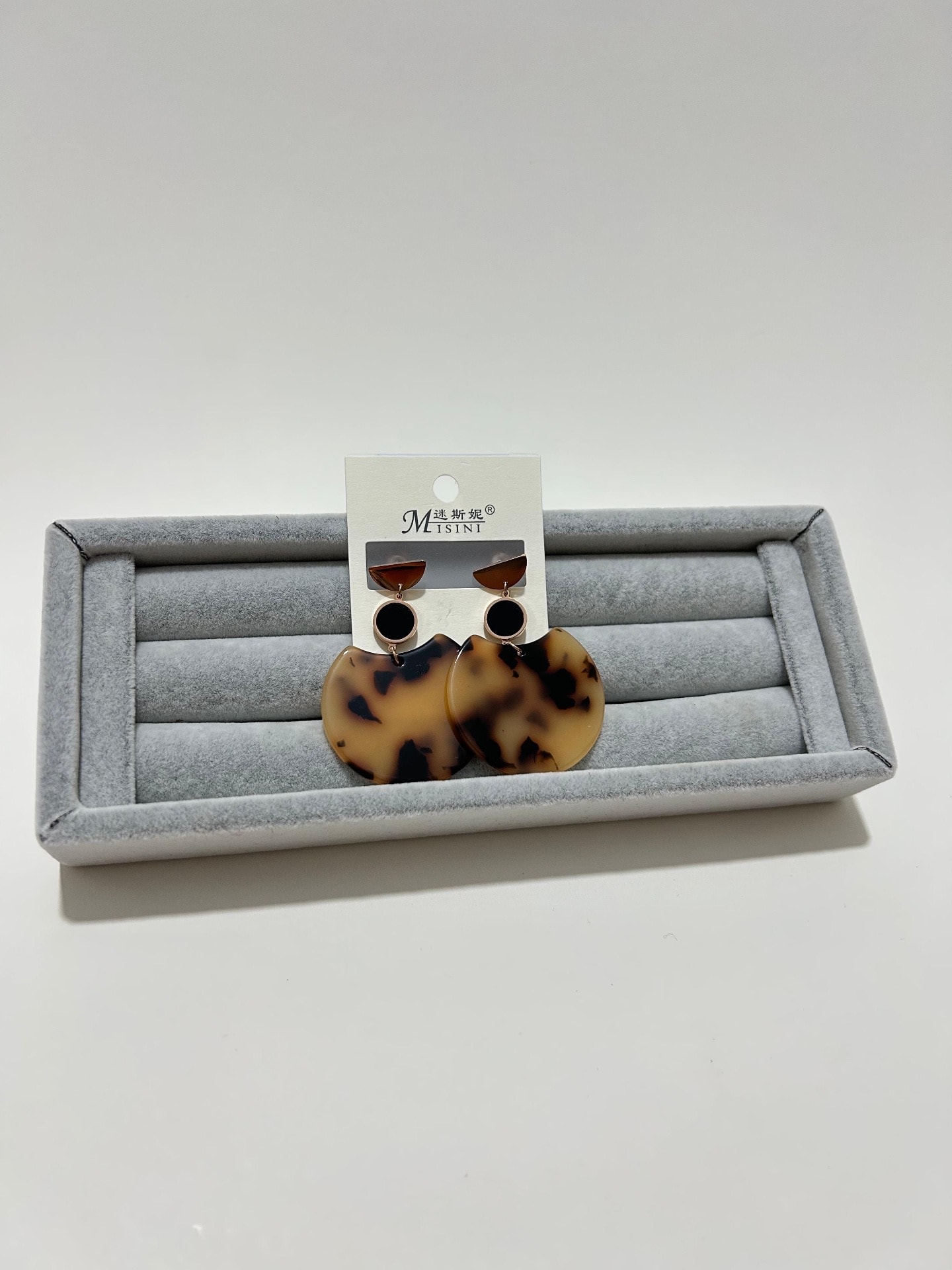 Leopar Desenli Modern Sallantılı Küpe - Görsel 1