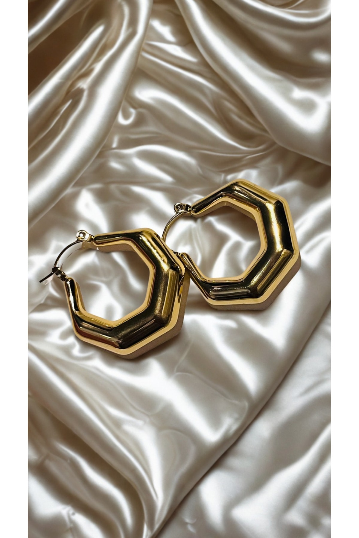 ÇELİK GÖZ ALICI GEOMETRİK FORM GOLD KÜPE - Görsel 1